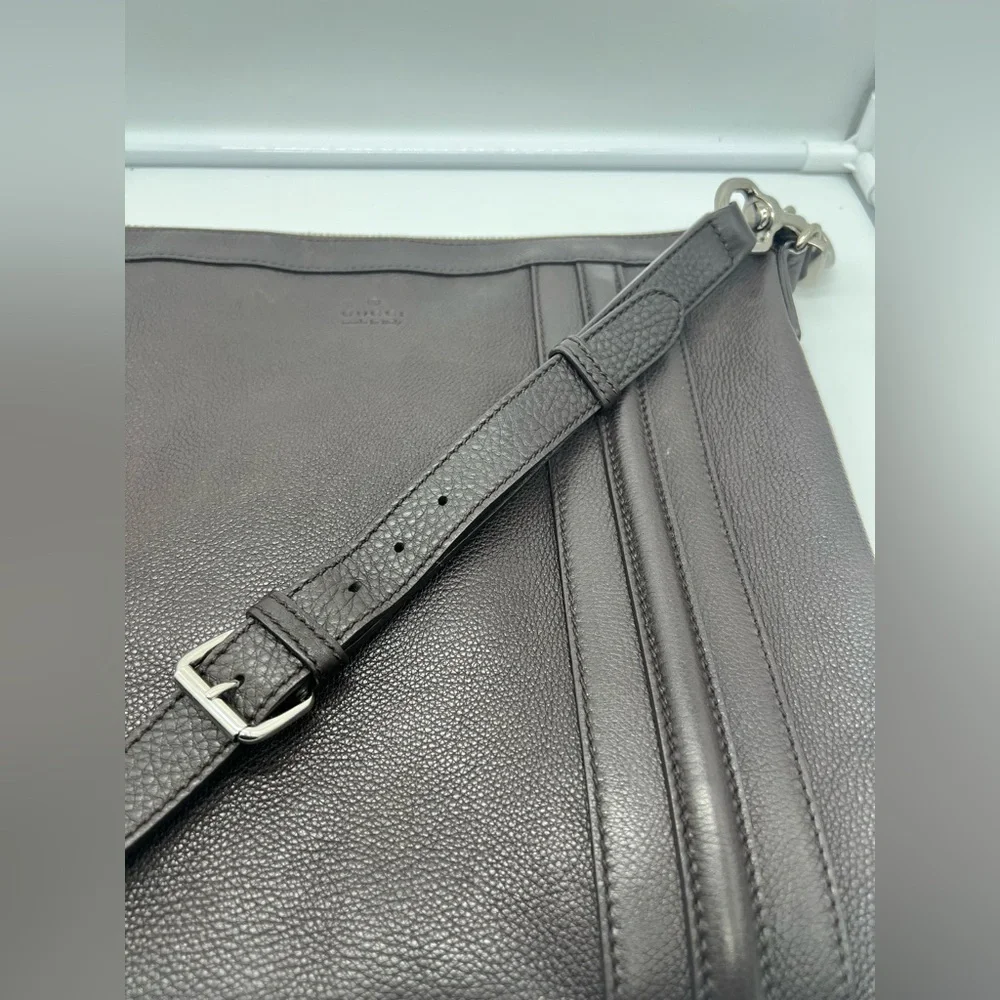 GUCCI Men's 233329 Dark Brown Pebbled Leather Adjustable Messenger Crossbody Bag - Picture 5 of 17